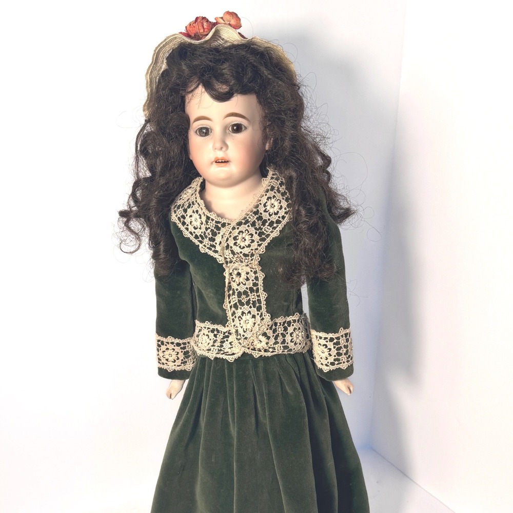 Cuno & Otto Dressel Doll Leather Body Green Velvet Lace Dress Straw Hat 22 inch